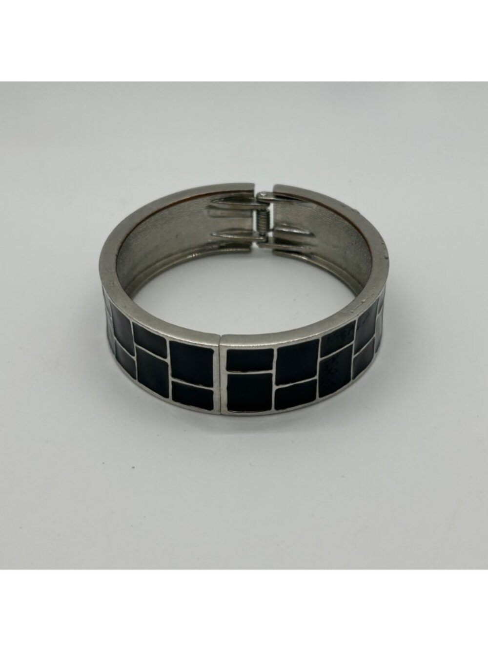 Vintage Modernist Silver-Tone Hinged Bangle With Black Enamel Geometric Inlay - Picture 7 of 9